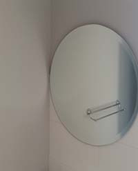 Mirror floating ground